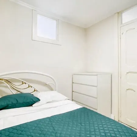 Apartamento Charming In Lisboa, 3 Sqm, View