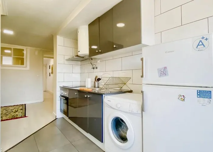 Apartment Charming In Lisboa, 3 Sqm, View